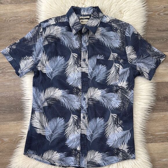 Men's Blue Leaf Print Shirt Perfect for Beach .Cruise. Vacation Size M - Picture 1 of 7